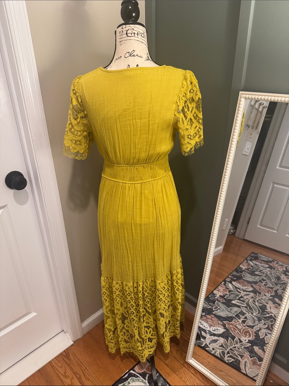 J Gee Women’s Mustard Yellow Lace-Trim Maxi Dress - Picture 4 of 10